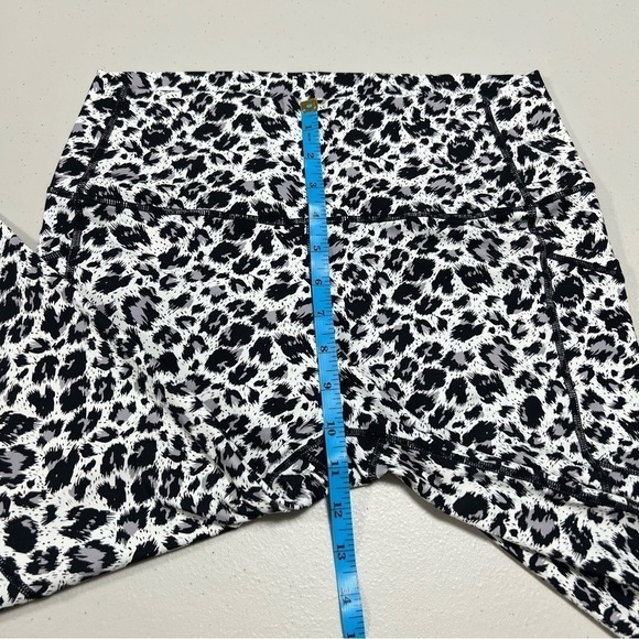 Zyia Active Snow Leopard Pocket Brilliant High Rise Leggings - Picture 10 of 11